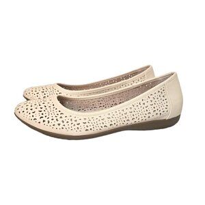 Solanz Cream Cailyn Cut Out Slip On Ballet Flat Sz 10M